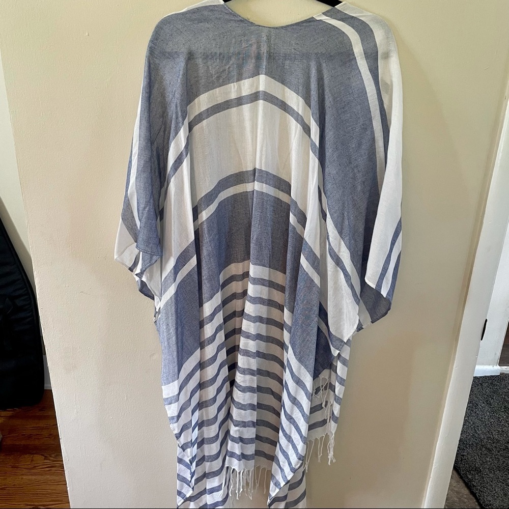 Isaac Mizrahi Gray and White Stripe Kimono - Picture 11 of 14